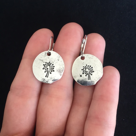 unbranded Jewelry - Silver Tone Dandelion Dangle Earrings